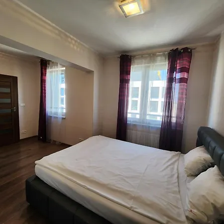 Senator Apartment *
